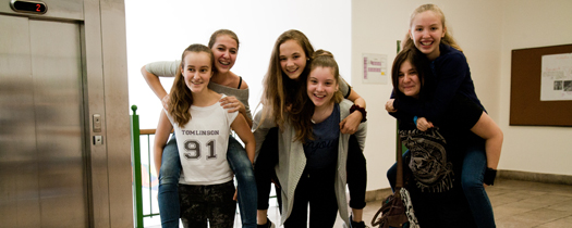 1Gang_Schuelerinnen_4Klasse_2015.jpg